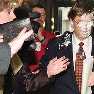 Frotando la Costumbre